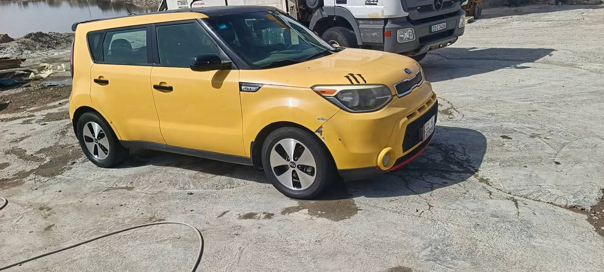 كيا صول 2015  تكسي جي دي اي مكينه بالجيس كفاله 1800 حادثها جاملغ بدون دواخل و بيها بارد بالباب الأيمن السياره خير من الله رقمها بغداد انگليزي السعر 90  و بيها مجال 
***********
