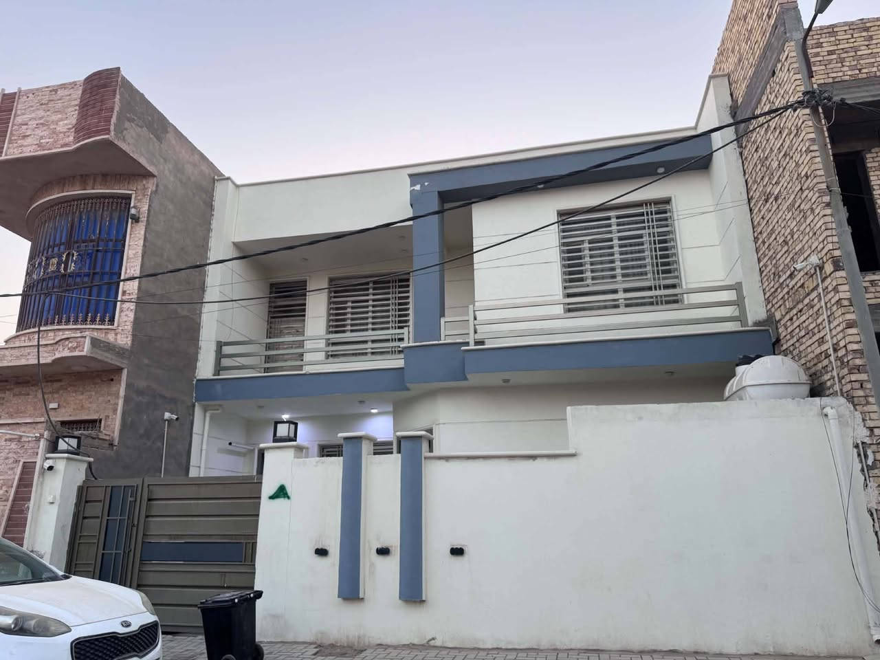 🏠دار سكني للبيع  🏠
____
⭕العنوان : حي الجامعه 
⭕  قرب شارع،سوات
⭕  قرب التانكي

----------------------------------------
✨طابو صرف
✨طابقين 
✨بناء حديث كونكريت٢٠٢٥
✨ مساحه 200 م
✨
--------------------------------
✨ تفاصيل البيت ✨
____

🌟 غرف عدد 4️⃣✅ 
🌟صاله عدد 2️⃣  ✅
🌟استقبال ✅
🌟مطبخ ✅
🌟صحيات خارجيه 3️⃣ ✅
🌟مناور عدد 2️⃣ ✅
🔹 للاستفسار 🔹
____
مراسلة الصفحه
______________
او الاتصال على الرقم 🔻🔻

📳***********
***********
واتساب واتصل حيدر،ابو علي
