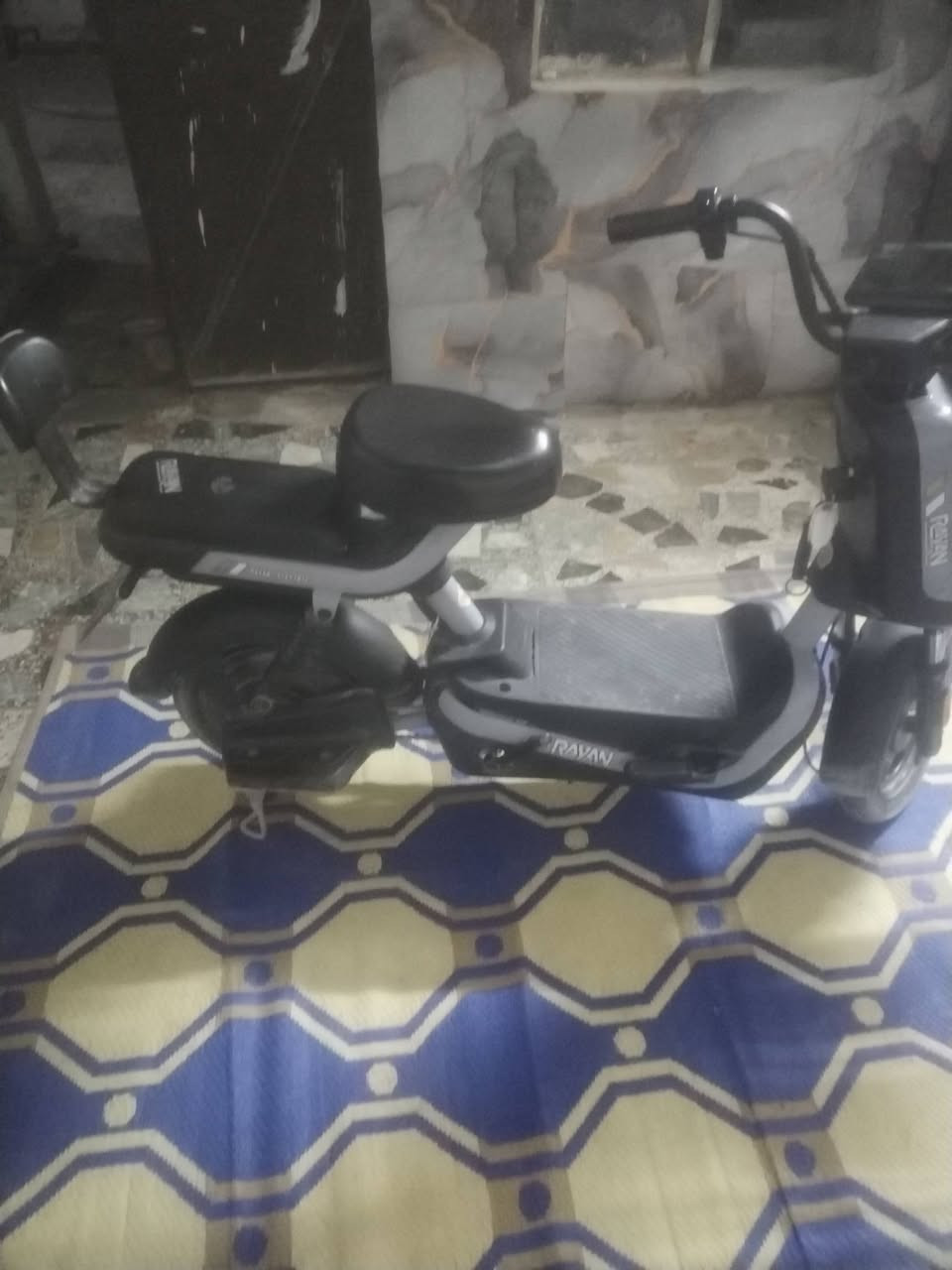 سلام عليكم دراجه شحن للبيع سعر200 حجم14دراجه نظيفه بطاريات جديده دراجه شغاله عوزها بريك خلفي فقط العنوان شعله ***********
