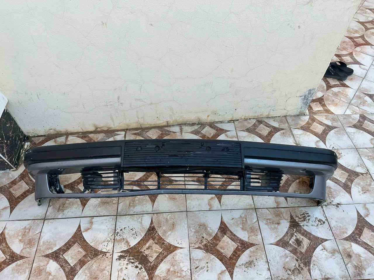 السلام عليكم للبيع دعامية امامية جديدة bmw بجم عريض ام البزازات نقصهة بس لحية 
*********** واتساب او اتصال 
السعر 225
