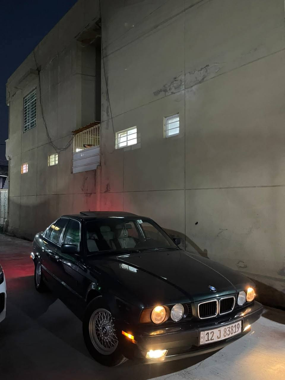 السلام عليكم للبيع BMW 525 موديل 91 كير ومحرك شرط طخم ورا وكدام جديد تبريد ثلج ❄️ بدون أي ضرر رقم جديد نينوى شرط التحويل بجم عريض طخم تاير جديد 
 سلايت داخل صاج ترايك وين ماتريد
سيارة مال ابو مصلحة مو مال تلزيك
صبغ عام درجة أولى مابيها رصعة وحده صفايح موس السعر ٨٠ وبيها مجال ملاحظة كلشي تلكي بالسوك اني السياره تعبان عليها والله يوفق الجميع للاستفسار الاتصال على الرقم *********** او ***********

