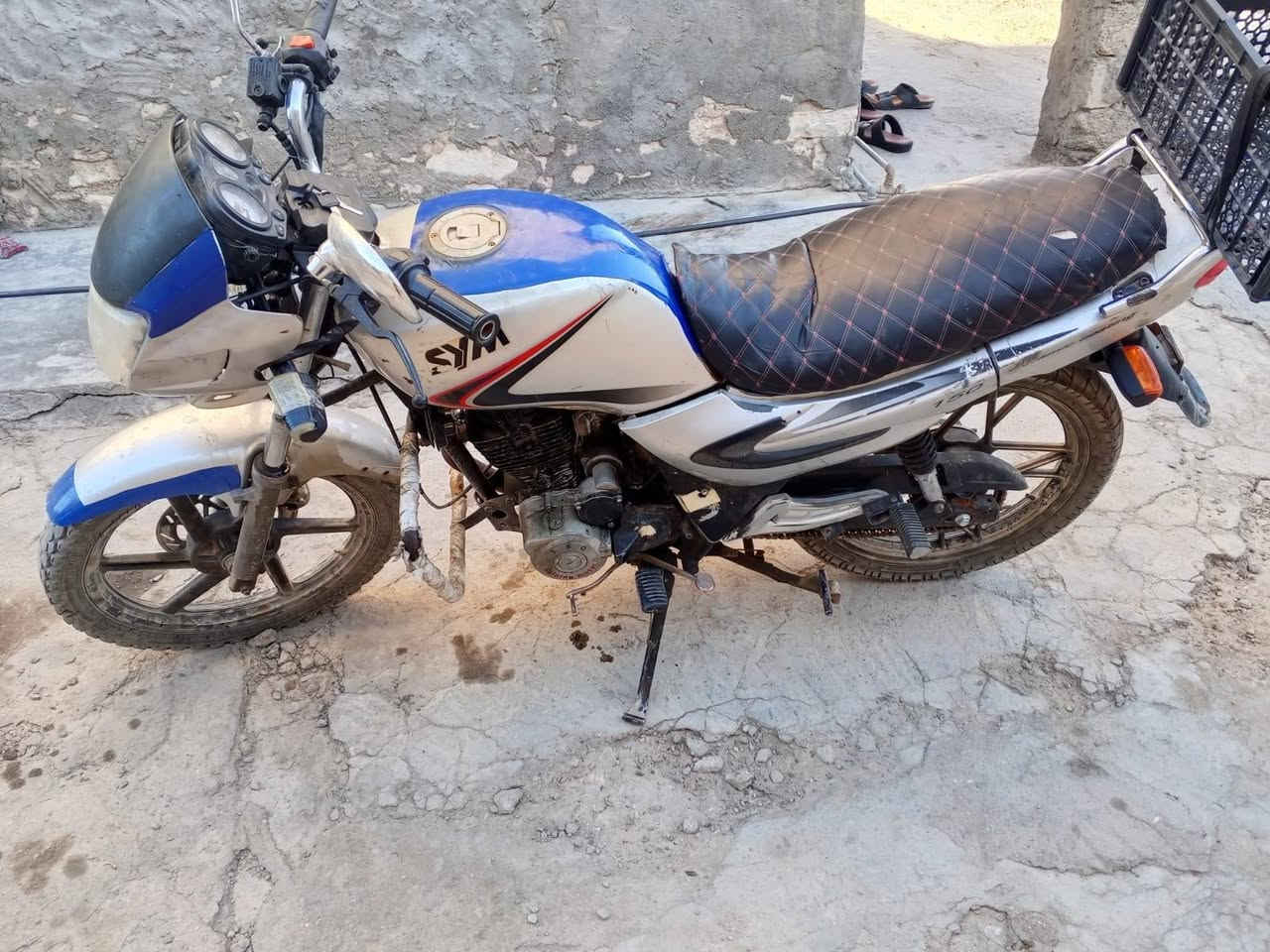 دراجه نوع سايم للبيع جاهزة  من كلشي كهرباءيات كله شغاله السعر 450 الف وبيه مجال بسيط العنوان الرمادي حي الجامعة***********
