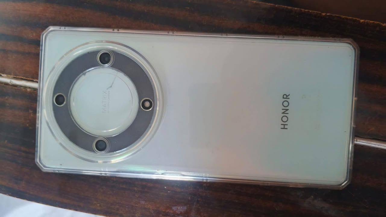 السلام عليكم HONOR X9a 5Gللبيع ذاكره 128 عشوائي 5+4 بطاريه ٦٠٠٠ يعني انسه الشحن  بي مشكله بسيطه الكامره الخلفيه بيها تراب  السعر 200 وبي مجال مكاني كوفه شارع المعمل ***********
