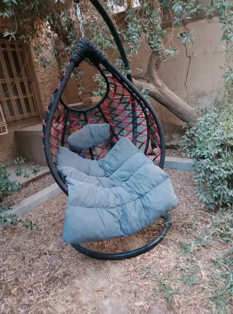السلام عليكم ورحمة الله وبركاته مرجوحه مسليه للبيع نضيفه ومرتبه وحلوه كلشي مابيها كامله مكمله بيه فقط لحيم بسيط تحمل اوزان ثقيله السعر 100  مكاني ديوانيه حي الجزائر للتواصل ***********
