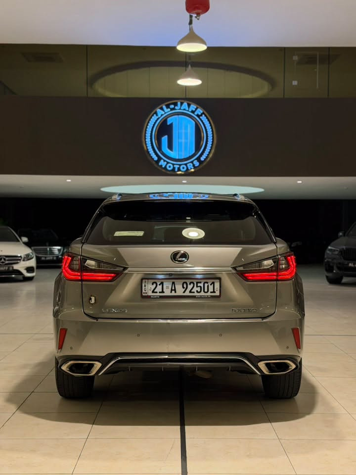 السلام عليكم 
للبيع فقط بدون مراوس
 لكزز  RX350 F Sport موديل 2019 خليجي وكالة ماشيه 70 الف كيلومتر ايد وحده من الشركة لحد الان
🚨بصمتين شركة وكارت وياها 
السياره اعلى مواصفات (بانوراما ورادار ونقطة عمياء وكشنات جلد احمر بلادي وتبريد وخزن وبصمات وصندوك كهرباء وفور ويل وبردات وكامرا وتحديد مسار وحساسات وبعد كلش هوايه مواصفات 
السياره مكفوله بدون صبغ حتى الدعاميات بشرط وگير ومكينه وحداديه كلها بشرط 

السياره مرقمه وجاهزه 
السعر : 295$ ورقه 
للاستفسار: ‭ ***********  ‬
العنوان : السليمانية المعارض الجديده معرض(الجاف)

