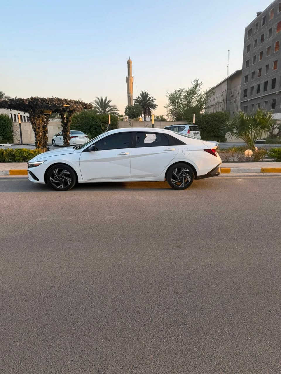 🚘 هيونداي إلنترا SEL SPORT 2025 للبيع

• الموديل: 2025
• الفئة: SEL Sport
• المحرك: 2.0L بنزين
• 4 سلندر DOHC / VVT
• القوة: 147 حصان
• ناقل الحركة: أوتوماتيك
• الدفع: أمامي FWD
• الممشى: 9,150 ميل فقط 🔥
• اللون الخارجي: أبيض
• التشغيل: Run & Drive
بصمه تشغيل عن بعد 
• كاميرا خلفية
• تشغيل بدون مفتاح
• تحذير النقطة العمياء
• تحذير مغادرة المسار + المحافظة على المسار
• حساسات ضغط الإطارات
• إضاءة LED
• مثبت سرعة/أنظمة أمان ومساعدة بالسياقة

📍 السيارة وارد أمريكي 🇺🇸

💰 السعر: [150بيه مجال
📞 للاستفسار:***********

السيارة نظيفة ومواصفاتها حلوة جداً، والممشى قليل بالنسبة للموديل. منفيس فحص موقت

بيبان اثنين مال سايق وخلف السايق امبدل نفس الموديل  غير لون مصبوغ 
التكمه الاسفل مصلحه ضرر خفيف التكمه الفوك سليمه 
جاملغات خلفيفه الثنين مصلحات مصبوغات الصندوك سليم

عنوان السياره: بغداد
