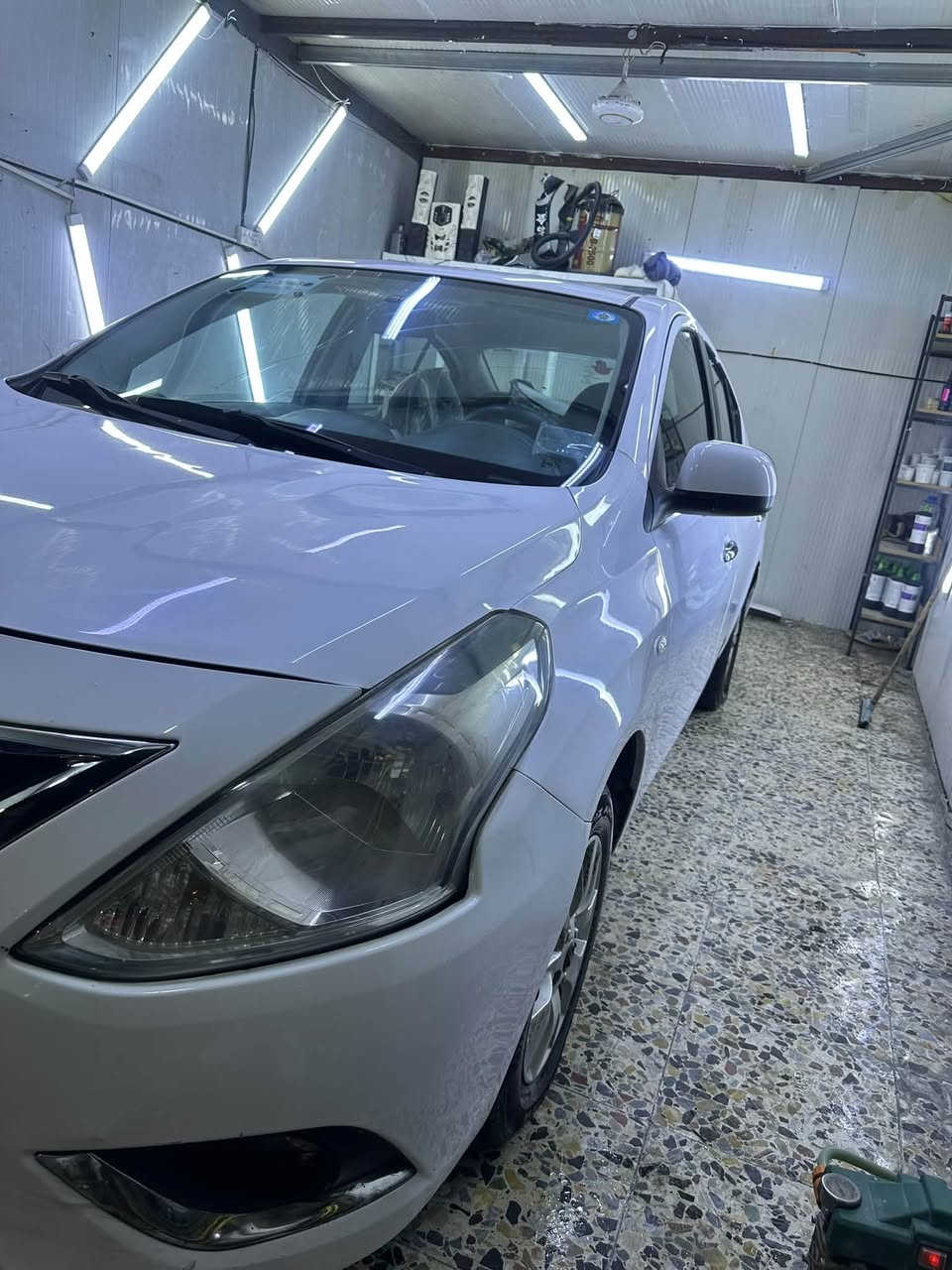 السلام عليكم 
نيسان سني هندي 2019 البليتة الزركه 
السياره نفس مموضح بل صوره يدات من حساس خلفي رقم جديد سنويه جديده سياره ماشيه 107km لا مشتغله تكسي ولا شي 
العنوان:بغداد/البلديات
سعر البيع:97 بيهه مجال حك الجية
للتفاصيل:
رقم الهاتف: ***********
