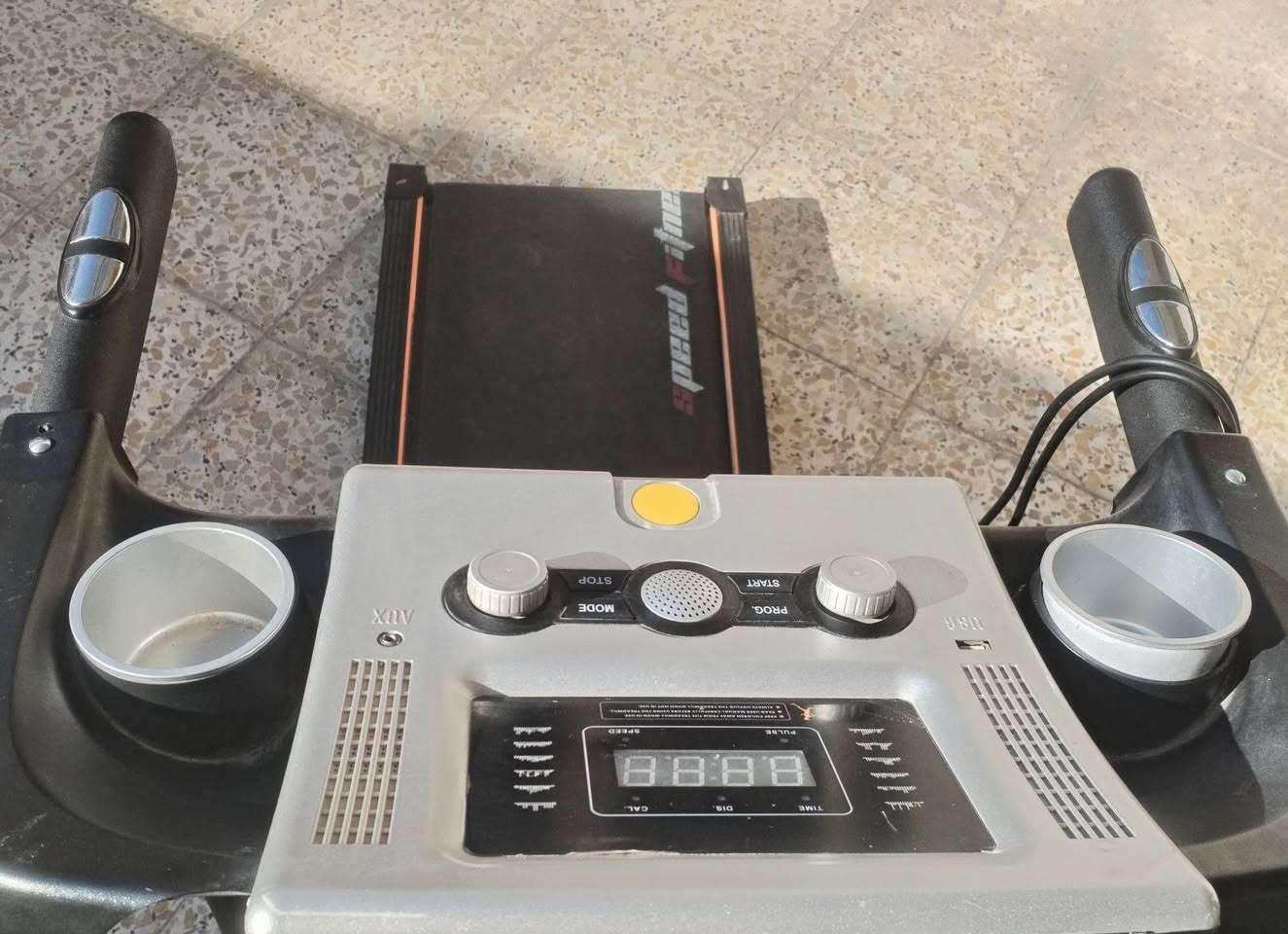 كربلاء حي العسكري 
سلام عليكم جهاز جري نضيف مع ملحقاته جهاز تنشيف دهون 
 اخو جديد للبيع
***********
