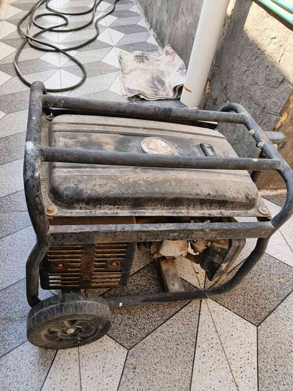 السلام عليكم مولد للبيع جديده حيل بس يرادلها تنظيف محرك جديد سلف حبل تشتغل عنواني بابل سعر 200 وبيها مجال رقمي *********** متوفر واتساب

