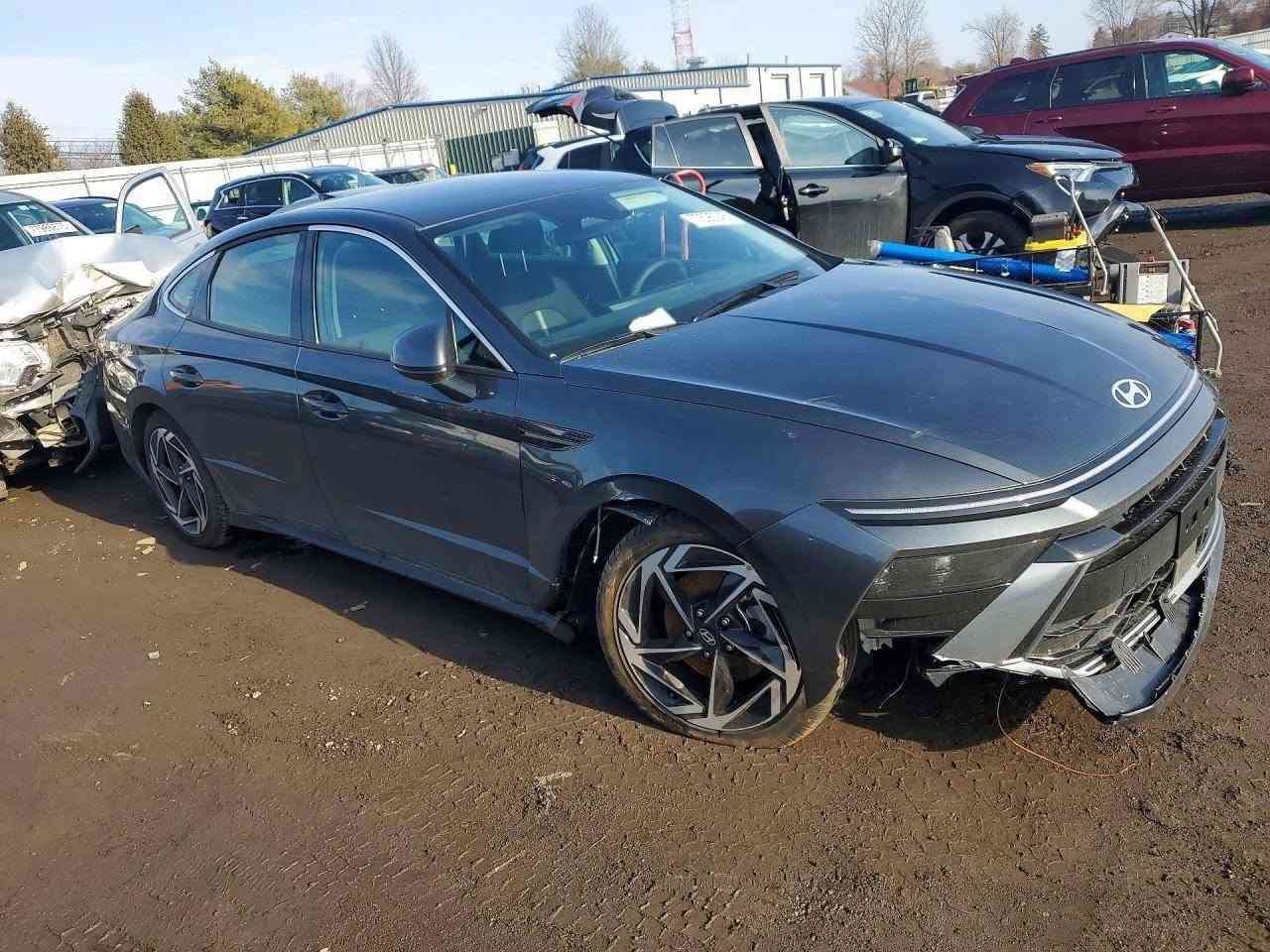 *للسعر والاستفسار، يكون التواصل عبر الواتساب فقط، والرقم في الاسفل.

 بـسـم الله الرحمـن الرحيـم

• هيونداي سوناتا | Hyundai Sonata 
• مـوديـل 2026
• ماشـي 1 الف ميل فقـط
• مواصفات SEL Sport
• السيارة شبه زيرو
• محرك 2.5 تنفس طبيعي 
• الگير 8 سرعات ATM
• السيارة بـدون صبـغ
• شوية pdr خفيف
• شبر جاملخ امامي
• ايرباكات سليـم 100%
• بدون دواخـل 100%
• السيارة مرقـم و جاهز
• مكان السيـارة اربيـل
• تحويـل نـفس اليـوم
• اجرائات التحويل والمعقب علينا
📞***********
واتساب موجود للإستفسار بغداد, العراق
