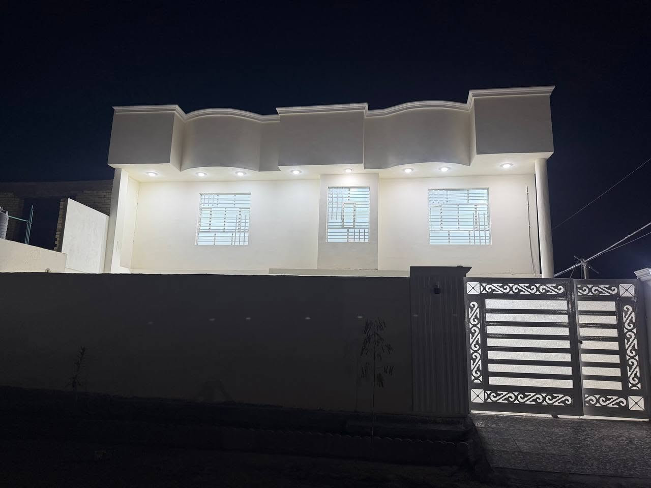 ياالله
بيت للبيع مساحته 280 ركن شارع ١٥ متر
البيت قريب جدا لشارع المجمعات 
يحتوي عل 4غرف نوم 
موقع البيت مجمع بيتي 2
لاستفسار وتساب وتصل 
***********
