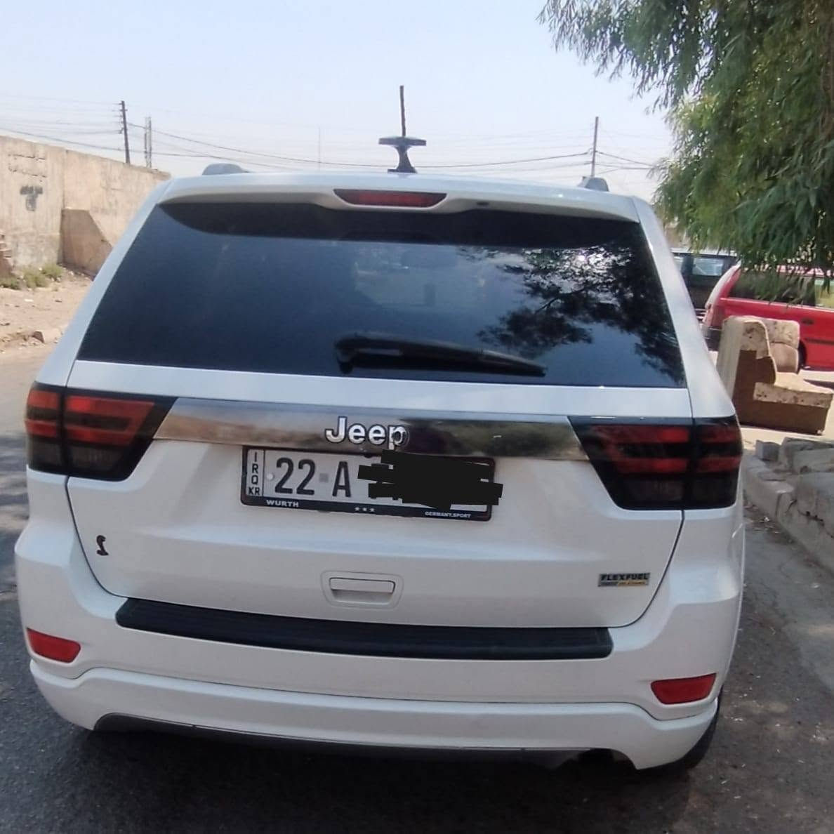 Jeep شيروكي 2011
باب سايق صبغ  بلا داخل كير مكينة تبريد شرط 
سيارة ماشية 130ميل
سعر 165اي استفسار اتصل على الارقام 
***********
***********
