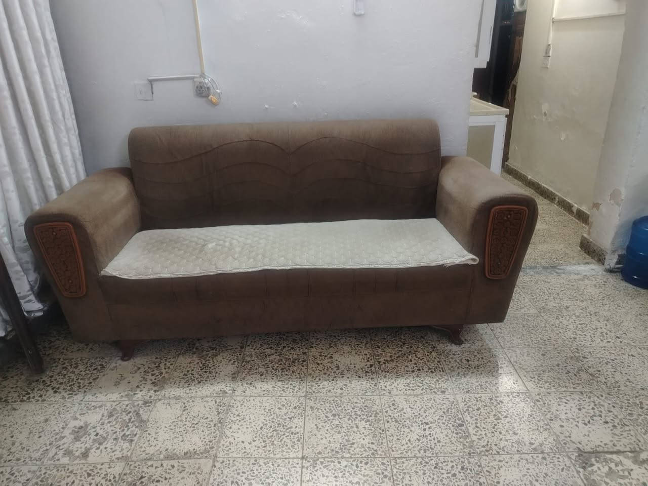 سلام عليكم تخم للبيع سعره 600 عنوان بغداد الدوره الميكانيك رقم ***********

