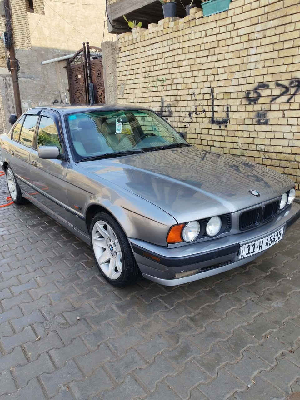 سلام عليكم سياره بي ام موديل 1993 مكينه مفتوحه 3500 6 سلندر رقم بغداد انكليزي جديد سياره نضيفه تبريد فول شغال قطعتين مصبوغه صبغ عام جماليه بيها ملاحظات سعر 55 *********** بكان سياره بغداد بلديات
