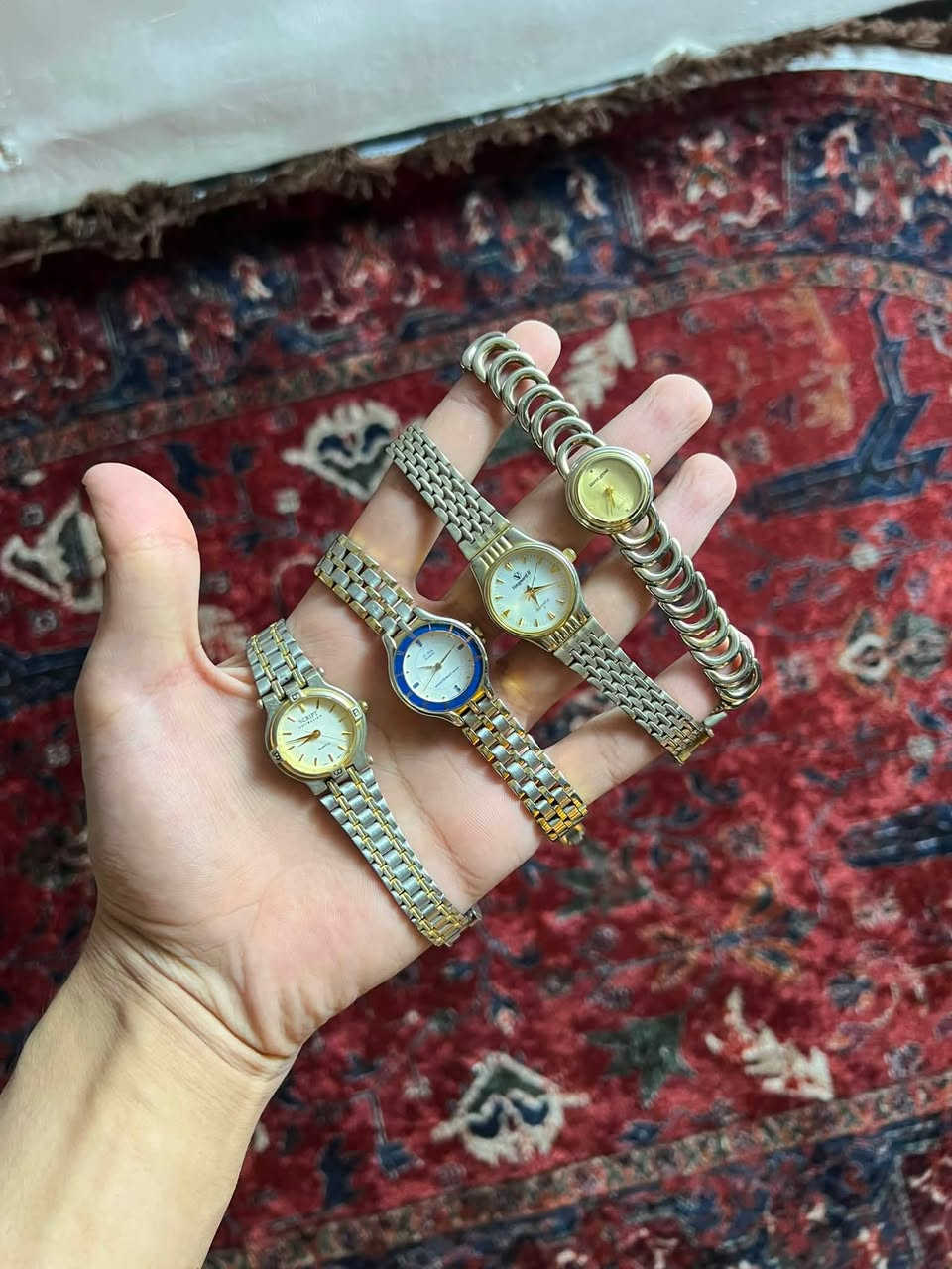 بناتنه الحلوه جبنالكم ساعات باله نسائية القطع ع 5 الف  رقمي ***********
