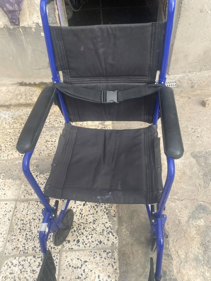 السلام عليكم،مكلف بالنشر 📢
للبيع عربانة/كرسي متحرك أصلي 

حالتها جيدة، نظيفة غير مستخدمة، الهيكل قوي ومتين، والإطارات والعجلات بحالة جيدة، بيها فرامل ومساند يد ومساند أقدام، ومناسبة للاستخدام اليومي.

الكرسي مبين بالصور، والفحص والتجربة متاحة للجادين فقط.ودوشك نفخ مال تقرحات 

📍 الموقع: بغداد.

💰 السعر:200 وقابل للتفاوض 

📩 التواصل خاص، ومكلف بالنشر
الاتصال على الرقم ***********.
