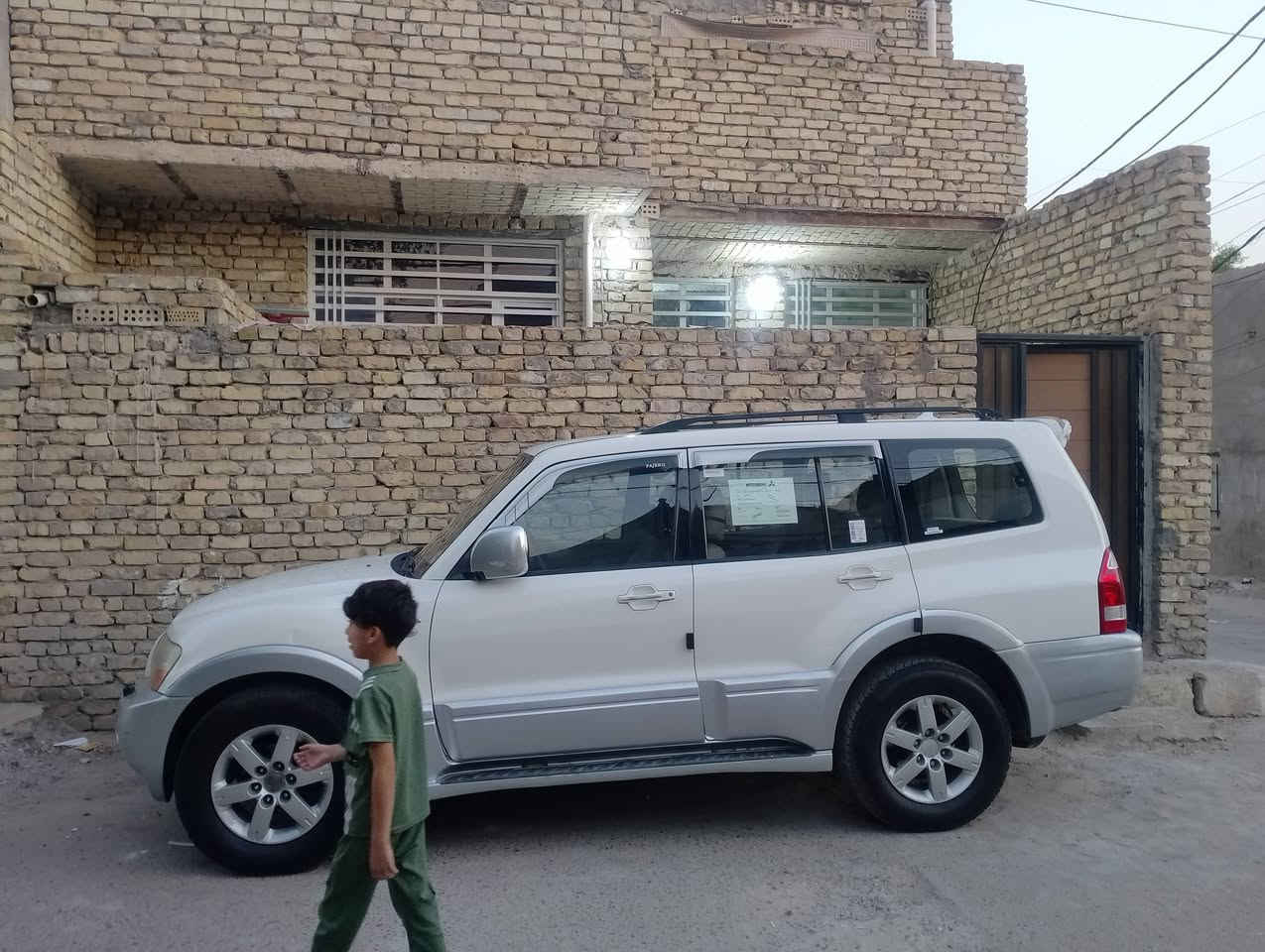 السلام عليكم للبيع باجيرو موديل 2007 مكينه 3800 كفالة عامه عده شبر صبغ جاملغ الخلف السائق كير مكينه اكسل كفالة السعر 85بيه مجال العنوان بغداد مدينة الصدر رقم الهاتف *********** واني خادم

