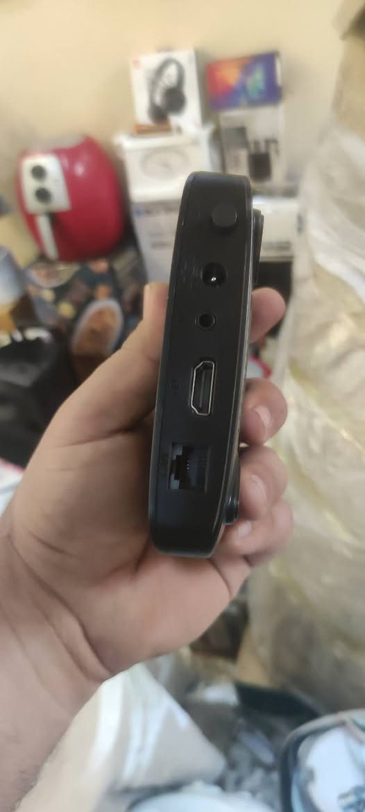 سلام عليكم جهاز H96 Max M3 TV Stick RK3528، يعمل بنظام Android 13، يدعم ذاكرة 2 جيجابايت/16 جيجابايت، وواي فاي 6، وبلوتوث 5.0، ويدعم دقة 4K بمعدل 60 إطارًا في الثانية وتقنية HDR كبس غير مستخدم سعر 40
