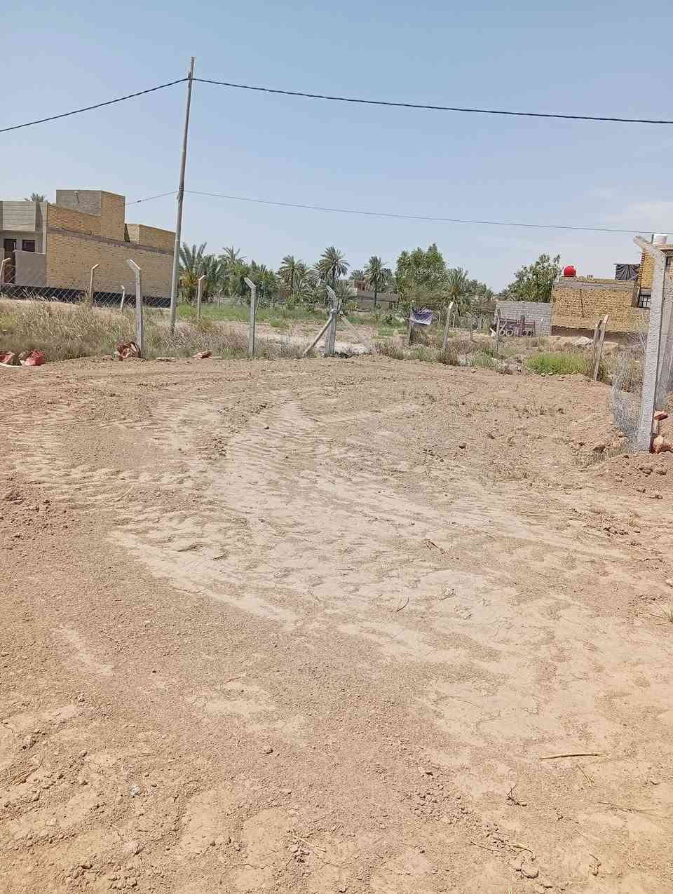 قطعه ارض للبيع في حي بابل مساحه 200 متر ثاني قطعه عن الشارع ماء وكهرباء وتبليط وتبعد عن التبليط الجديد 10 متر للاتصال ***********
