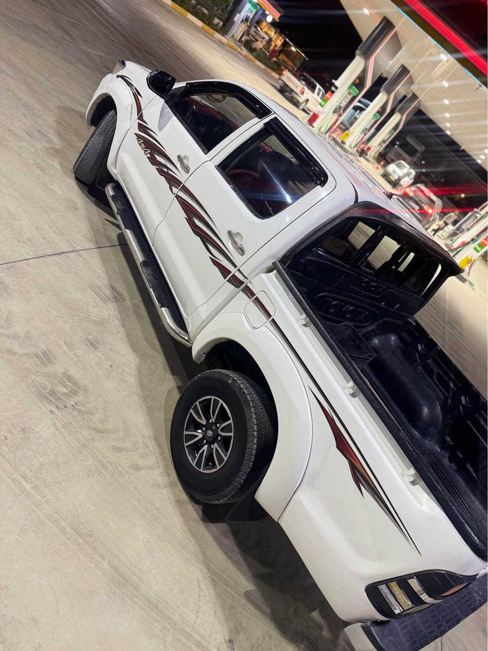 مـــەرزیــــە ٢٠١٢ toyota hilux 4X4
سەرەتا بە ناوی خوای گەورە 
مەرزیە ٢٠١٢ بــــتـــڵ
ناو سور 
سەیارەکە بێ بۆیاخە پارچە رەشە لەسر ساغ بە شەرت بێ بۆیاخ 
تەنها تۆزێکی حارەبانەکەی لای سایەق ساردە ئەویش لە وێنەلان دا دیارا 
٤ تایەی لۆکە ٢ مانگە بەستراوە 
تەبرید لەسەر سویچ 
گێر و مەکینەی بە شەرتی ١٠ فیتەر تەنها قەپاغی سەر مەکینەی کراوەتەوە 
سەیارەکە تەنها ١٧٧ هەزار رۆشتوە حەقیقی 
سەیارەکا هی مالی خۆمە و مەعرەز نیە.و عەزێت نە دراوە 
نمونەیە لە جوانی مالی دۆستە 
رەقەم و سەنەویشی نوێیە 
سعرەکەشی ١٧٥ وەرەقە و مەجالێلی زۆر زۆر کەم 
چونکە سەیارەکە نمونەی جوانیە 
ژم***********
*********** رانية, السليمانية
