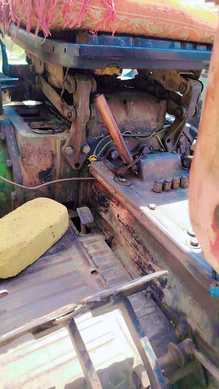 سلام عليكم مكينة عنتر البيع موديل 81رقم قادسية وسنوية ومداور ودفتر كاز تستلم مكينة جاهزة من كير وبم ومحرك وجهاز رفع وباور جديد وبريك وثكال خلفي وامامي مكينة جاهزة العمل بلادية على وضع الشركة السعر 4250وبيه مجال لاتصال على الرقم ***********مكان ديوانية غماس
