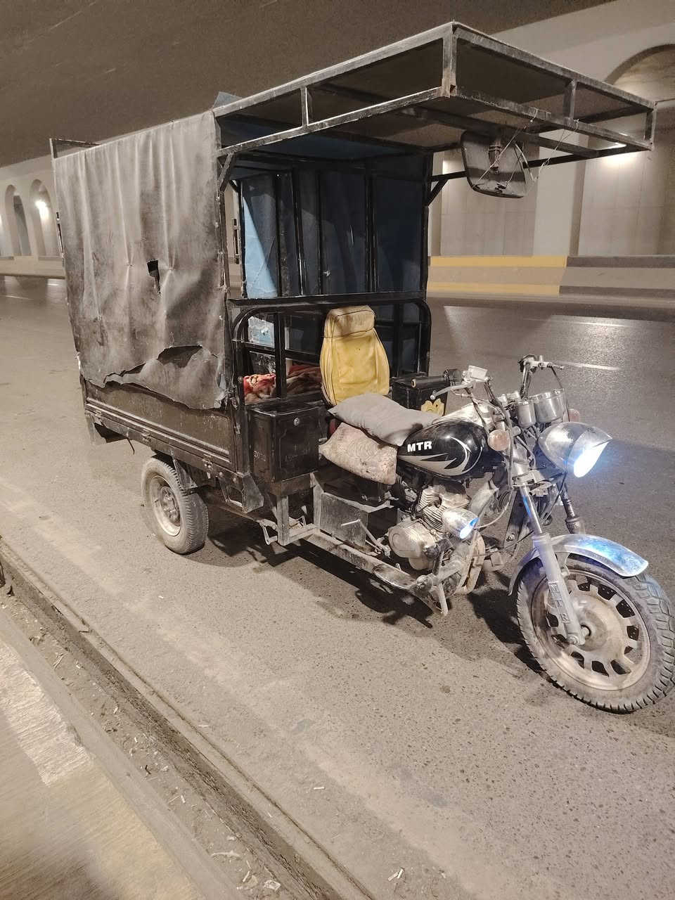 للبيع ستوته موديل ٢٠ أوراق ستنساخ مكانه كوفه شارع ميثم التمار قرب دور الحوزه *********** سعره مليون وميه وبيه مجال قليل مكفوله من الكص والحيم مستعجل على بيعته عندي مريض
