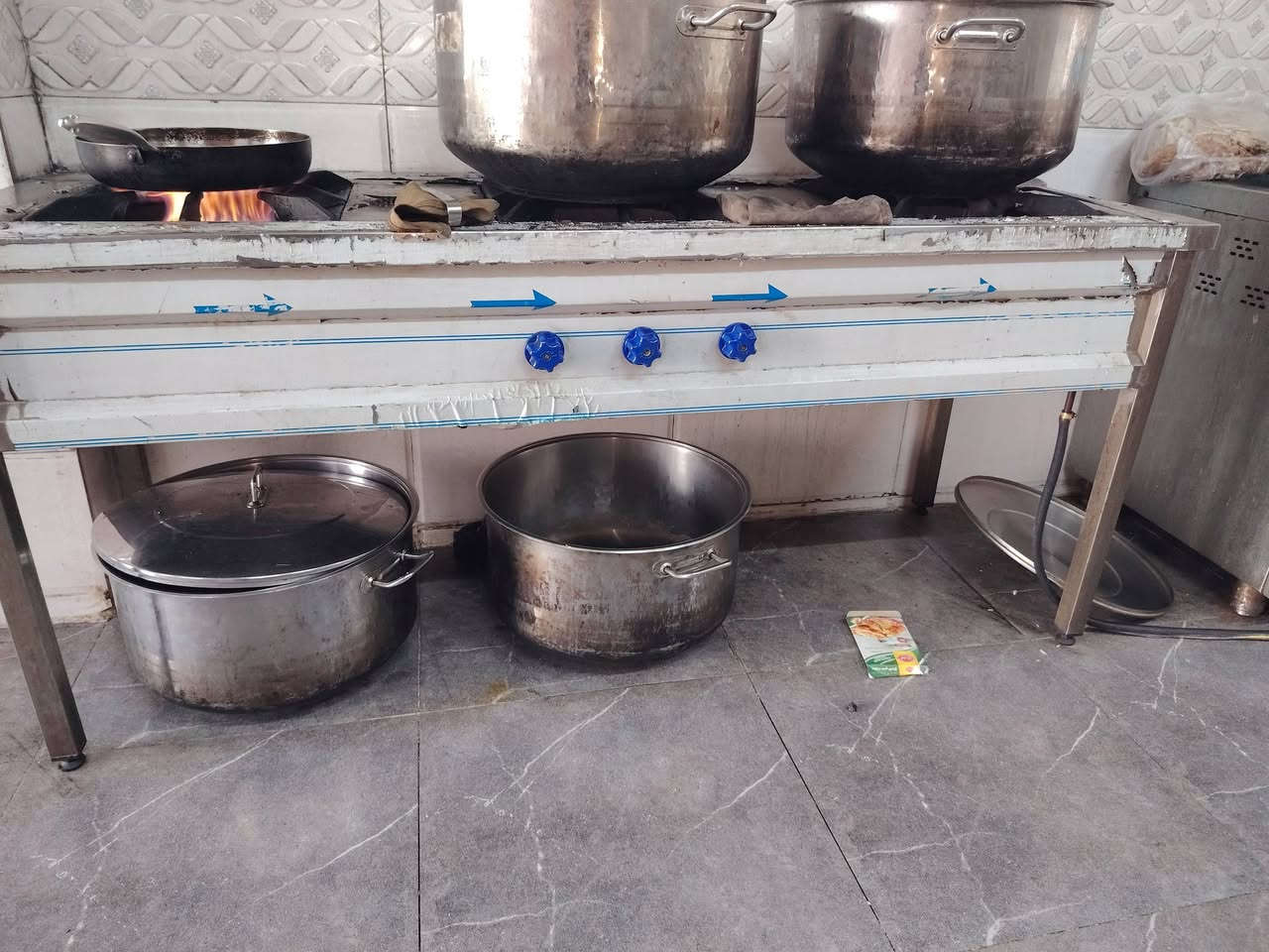 محل كالمل للبيع
***********
