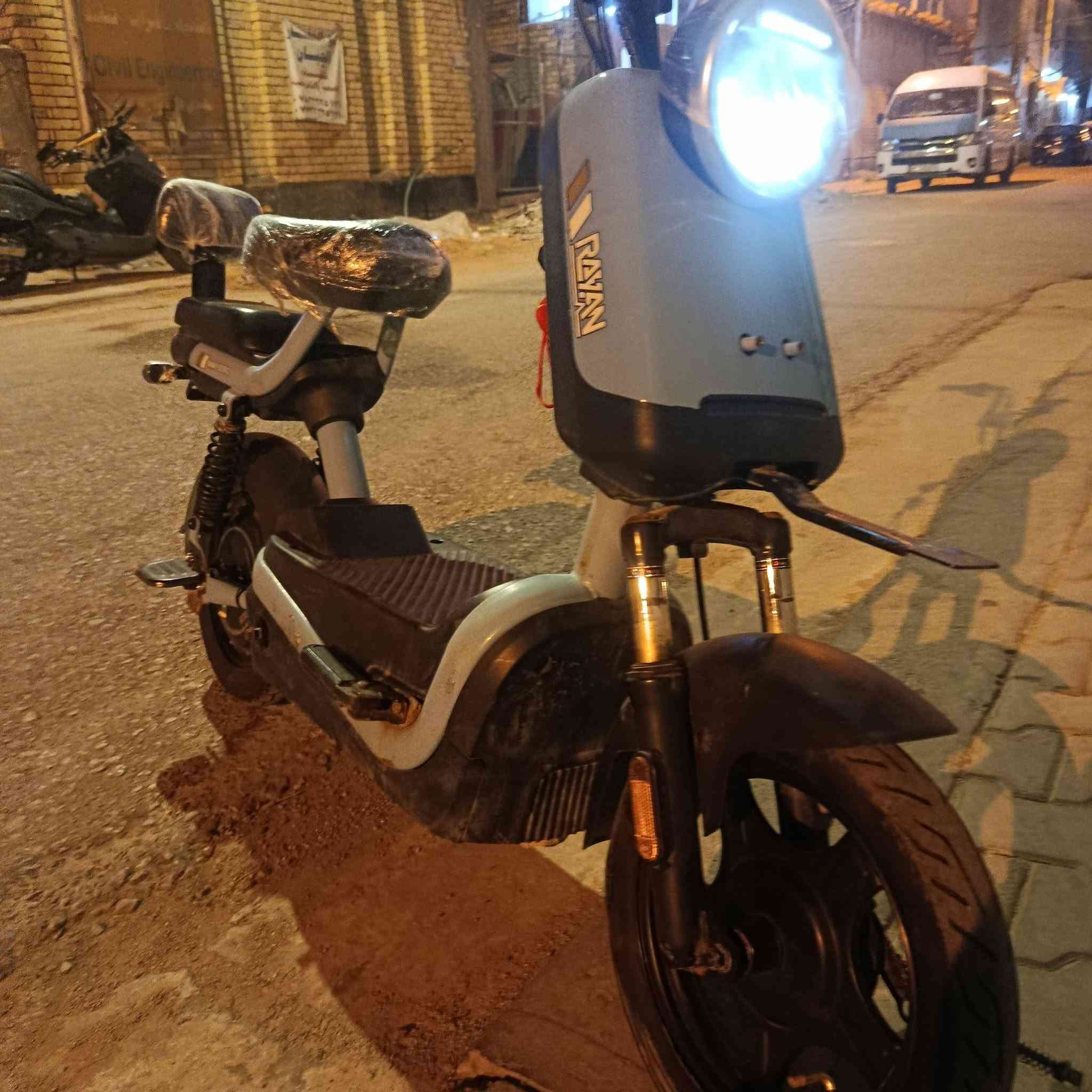دراجه شحن بريمر ريان حجم 14
4 بطاريات جدد بل جيس 
دراجه اخت جديده نضيفه حيل 
تايرات بوضع الوكاله مختمات 
دراجه كله مختمه 
بريكات جدد 
كهربائيات نضيفه  
ملف 500w سريعه كلش 
والصور تشهد 

دراجه جديده لحد يكسر بسعره سعر 250 وبيه مجال 
رقمي *********** 
متواجد ماسنجر
