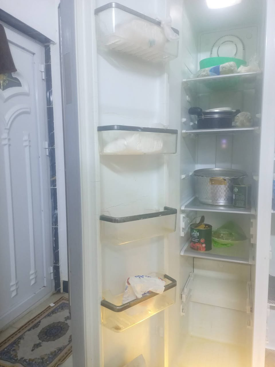 ثلاجه ومجمده الحجم الكبير
تجميدها بخاري
نضافه 90 بلميه
مستعمله
سعرها 400 قفل
مكان زعفرانيه دور شرطه شارع كهرباء
لاتصال /***********
تجميد فول
