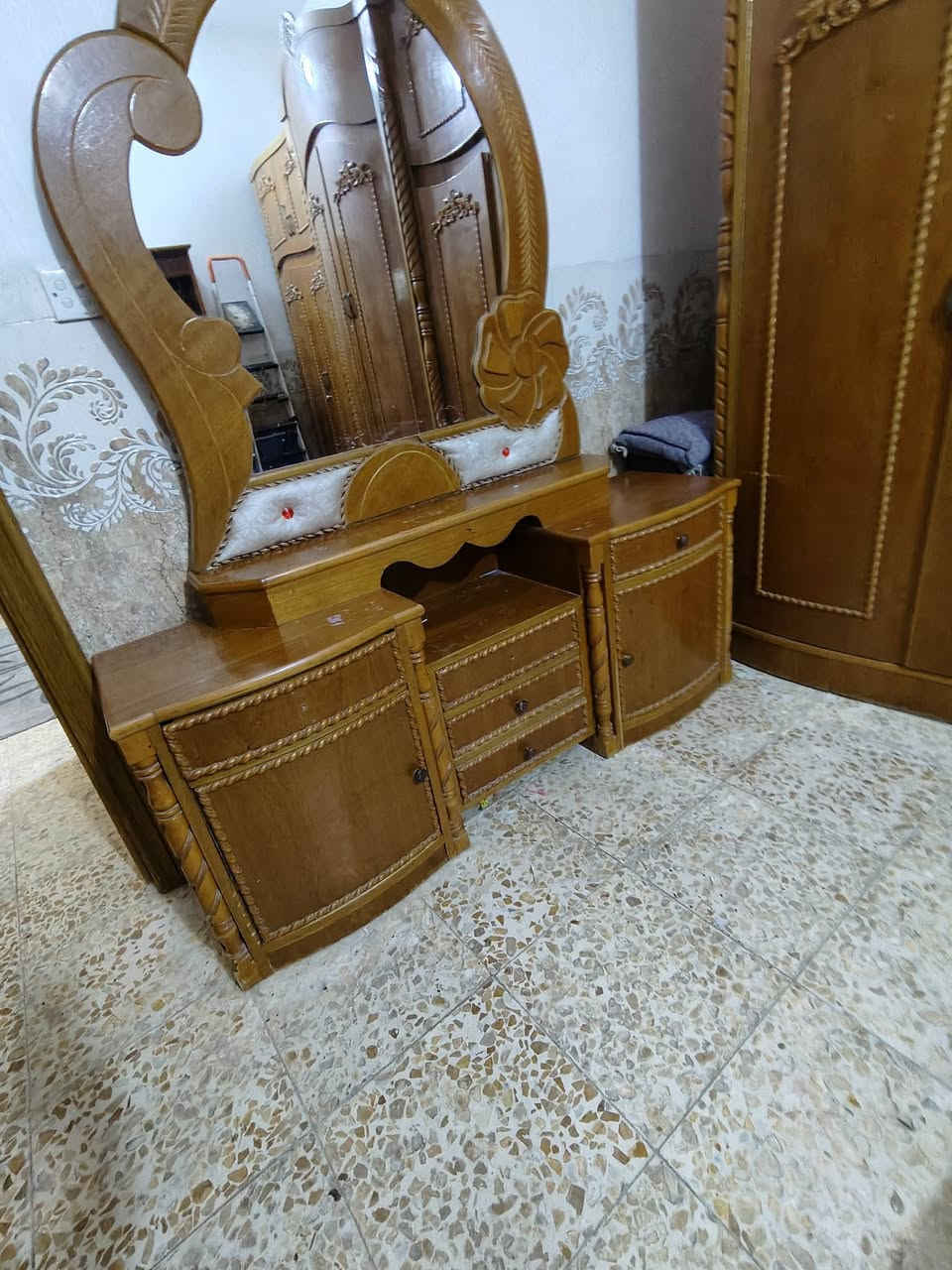 غرفه صاج وجهين درجه اوله ست ابواب طابقين صبغ حراري رش سعره 900الف شد ونقل داخل كربلاء عليه ***********
