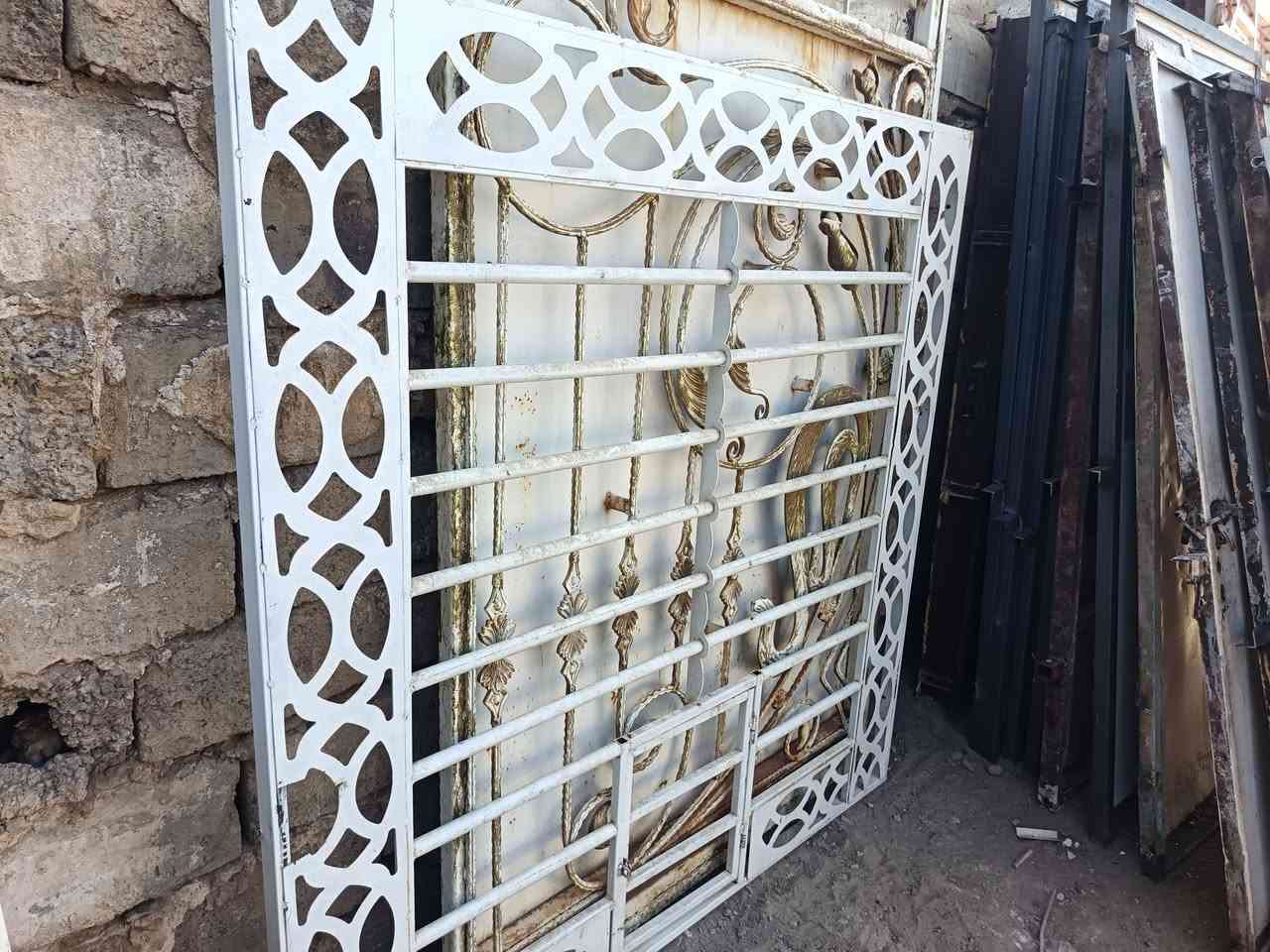 للبیع
باب  و شباك و كتیبه و باب حوش  و زاویة بناء

للتفاصیل 
واتساب 
***********
