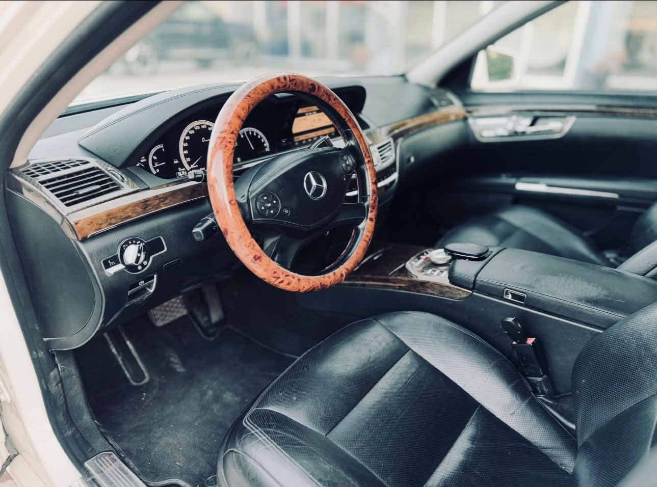 السلام عليكم للبيع او المراوس حسب القناعة مارسيدس S350 2011 مكفولة كفالة عامة حتى الدعاميات 5 بردات 
رقم اربيل هزة سنوية ارقام كلها جدد تحويل اووكالة 

مكان السيارة بغداد 

للاتصال // ***********
للاتصال// ***********

