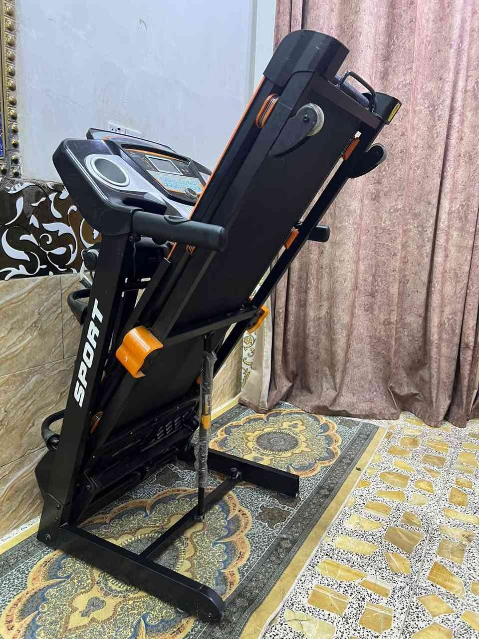 جهاز جري جبلي دبل ماطور يحمل سرعه عاليه16.0 يحمل 140 كيلو بي شاشه لمس وبي رجاج تكسير
