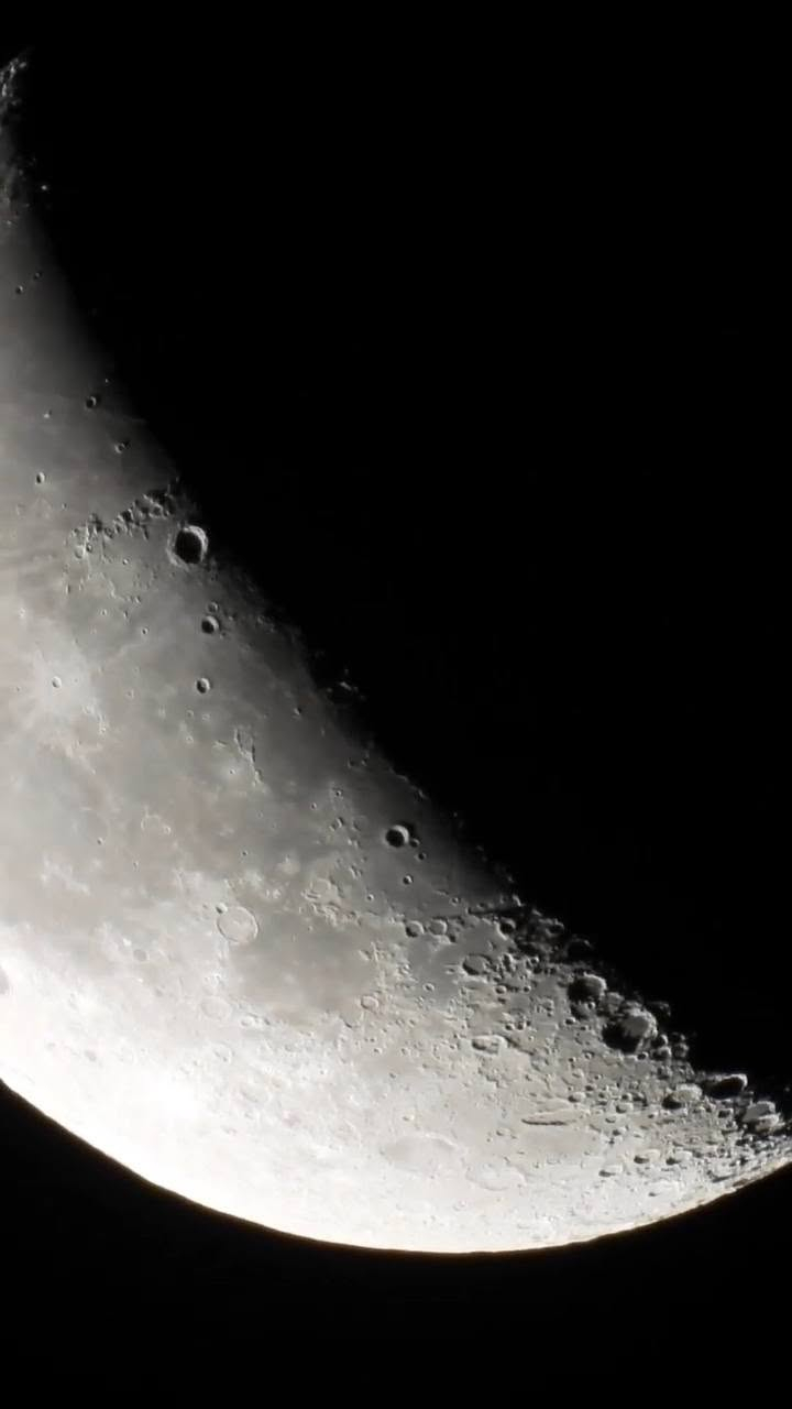 تلسكوب Celestron 114LCM محوسب 
 الغني على التعريف 
استخدام قليل جدا غراضه بعدها بكيس التغليف الأصلية 
مرفق مع بعض الصور الي قدرت أخذها بهذا التلسكوب  
 التقنية : نظام GOTO محوسب يحدد موقع 4,000 جرم سماوي تلقائيا 
السعر ٣٥٠ الف وبي مجال 
تقدر تبحث وتشوف سعره الأصلي بالموقع 
العنوان بغداد 
***********
