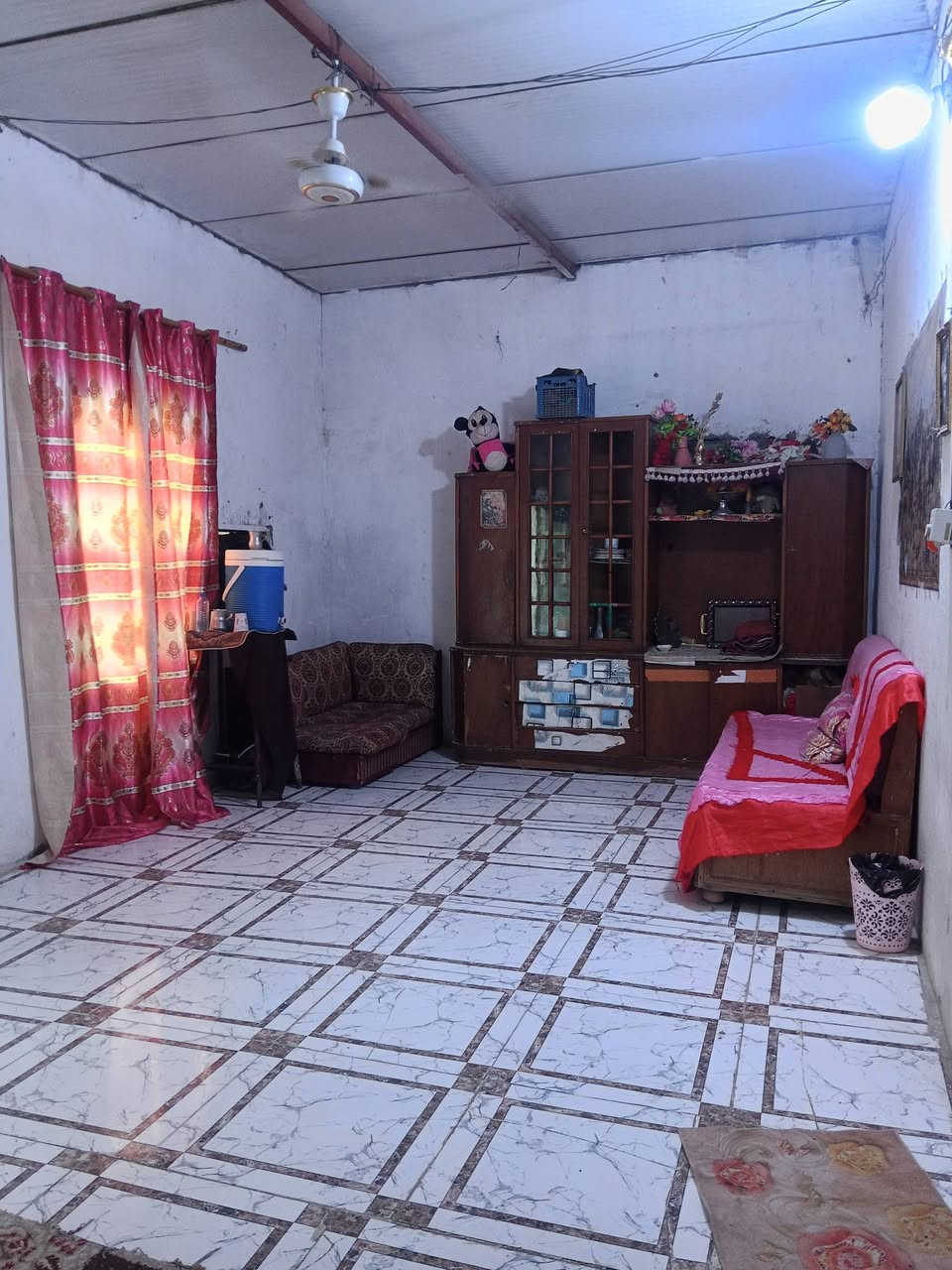 بيت للبيع 

نوع العقار طابو سعودي يتكفل البائع في جميع الاصوليات 

مساحة البيت 200 متر 

يحتوي البيت على غرفتين وصاله ومطبخ وحمام 

العنوان ابو خصيب الحي العسكري 

السعر المطلوب 25 مليون وقابل للتفاوض 

لاستفسار تواصل على رقم الهاتف 

***********
