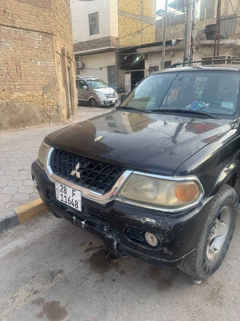 یا رزاق
سیارة ميتسوبيشي ياباني وارد آمريكي موديل ٢٠٠٠ محركة بلادية مكانها بالنجف شارع المدينة 
و سعر القفل ٥٥ ورقة 
و الرقم ***********
