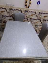 ميز طعام ثقيل جدآ مع 6 كراسي السعر 600 وبي مجال العنوان الشعله شارع 60...