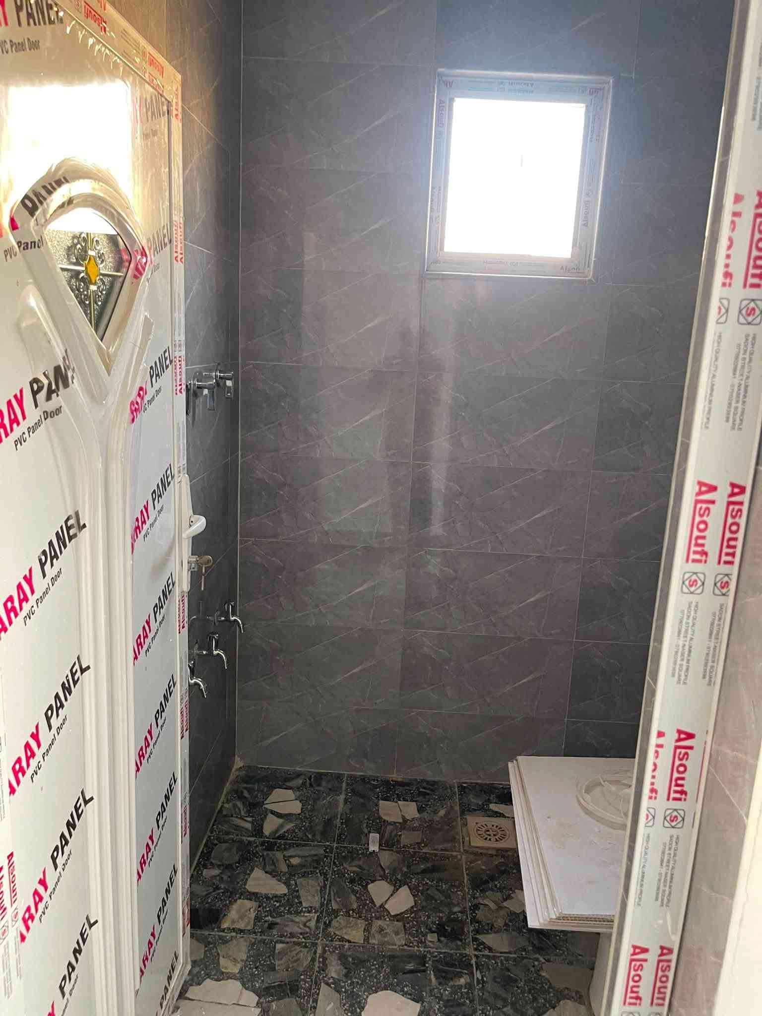 للبيع بيت 100 متر قاط ونص بيت جديد وشغل درجة أولى غرفتين نوم واستقبال وصالة حمامات عدد٢ طابو زراعي سند ٢٥ وكالة ام الصورة العنوان الزعفرانية شارع صيدلية زينة علي فرع خامس خدمات كاملة السعر ٩٠ مليون للاستفسار اتصال ***********
