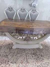 ميز زجاج • ٥ كراسي • نظيف شبه جديد