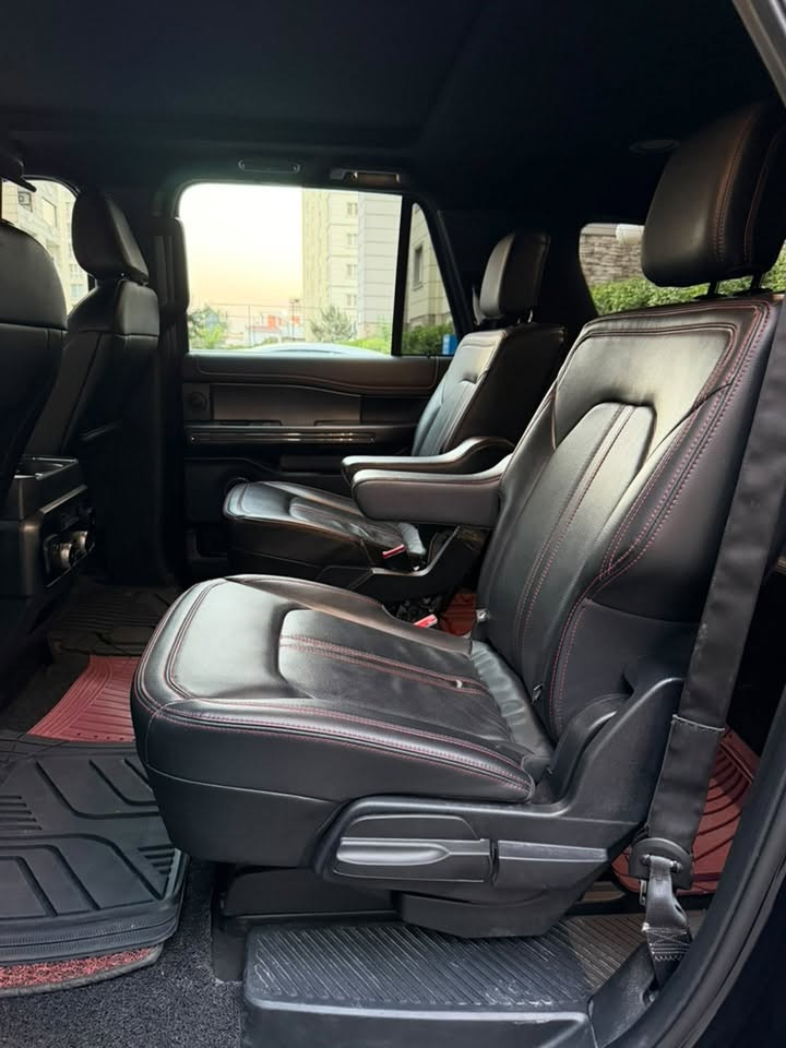 Ford Expedition Limited Max
اكسبيديشن ليمتد ماكس
موديل 2021
فووول فووول
نظافة و مواصفات مبين من الصور
سيارة جديده جداً نظافة %100 
كير و محرك و اكسل كلها كفالة و ما مفتوح على الوضع شركة 
صيانتها كله من شركة قاصد ( وصولات موجوده)
حادث كلش خفيف باب و جاملغ صبغ بدون اي ملاحظه
ماشية 94 ميل

سعر 265 
***********
