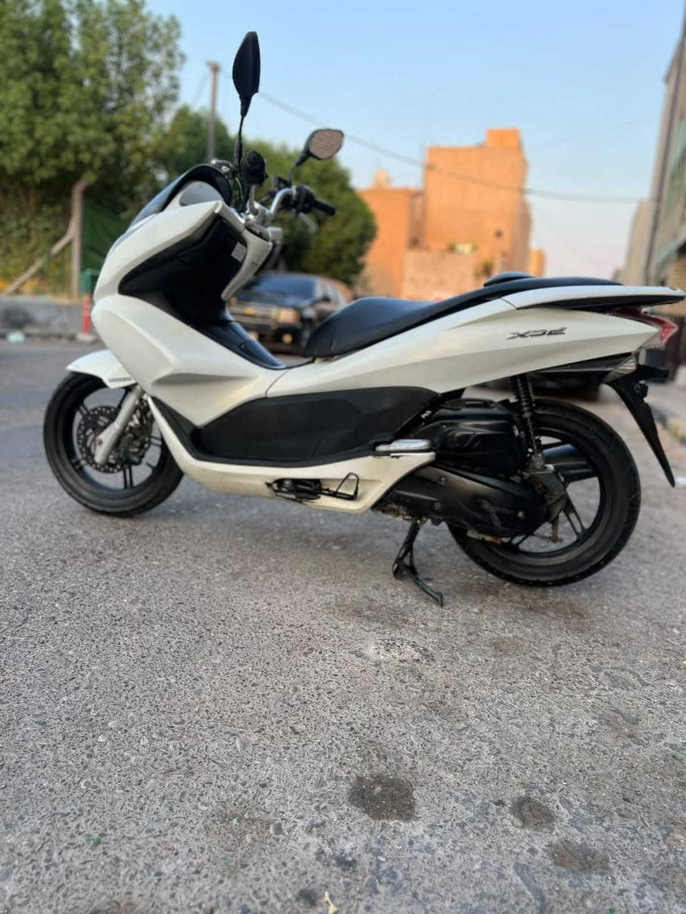 السلام عليكم للبيع دراجه pcxجيل الاول ياباني  دراجة  ماخذها رمبه الدراجه وأعلى ايدي ياباني الاصلي دراجه جديده مال جناي وعلئ ايدي 
ياباني الاصلي دراجه كامله أستان كهربائي حساس ازدحام سويجات دراجه جديده الدراجه  احلا من الصور مال جناي المكان بغدادالكرخ دراجة مكفوله اي نقص مابيه السعر1350
وبيها مجال بسيط الاتصال على الرقم ***********
