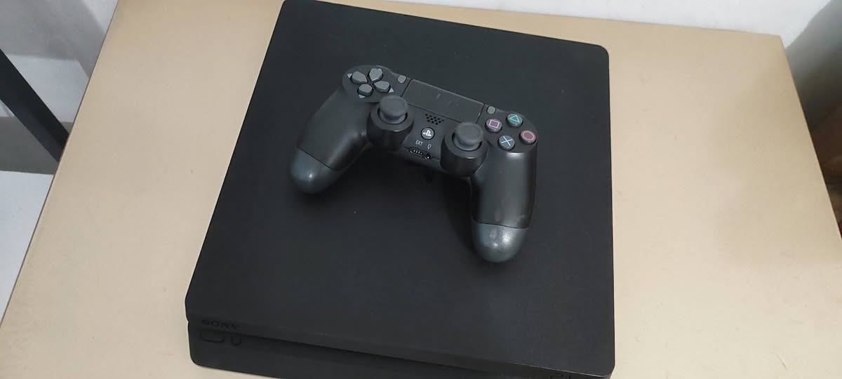 Ps4 slim مهكر
ما مفتوح ولا مره لوك ستيكر فول نظافه استعمال قليل جدا و مامشتغل بدون ups ابد يعني ما طافيه الكهرباء عليه يجي وياه جوستيك اصلي وليس تجاري ما مفتوحه هم بعدهي لوك ستيكر و يجي وياه كل ملحقاته من الكيبالات حتى HDMI و نظامه 11 افضل نظام مدعوم لحد هسه تجي تاخذه مرتاح بالك و يجي وياه 25 لعبه و تكدر تحمل انت من الموبايل 
السعر بس 310 و بيه مجال حك الجيه
مكاني بابل - مجمع حطين ( طريق كربلاء - بغداد ) تواصل خاص او واتساب ***********
