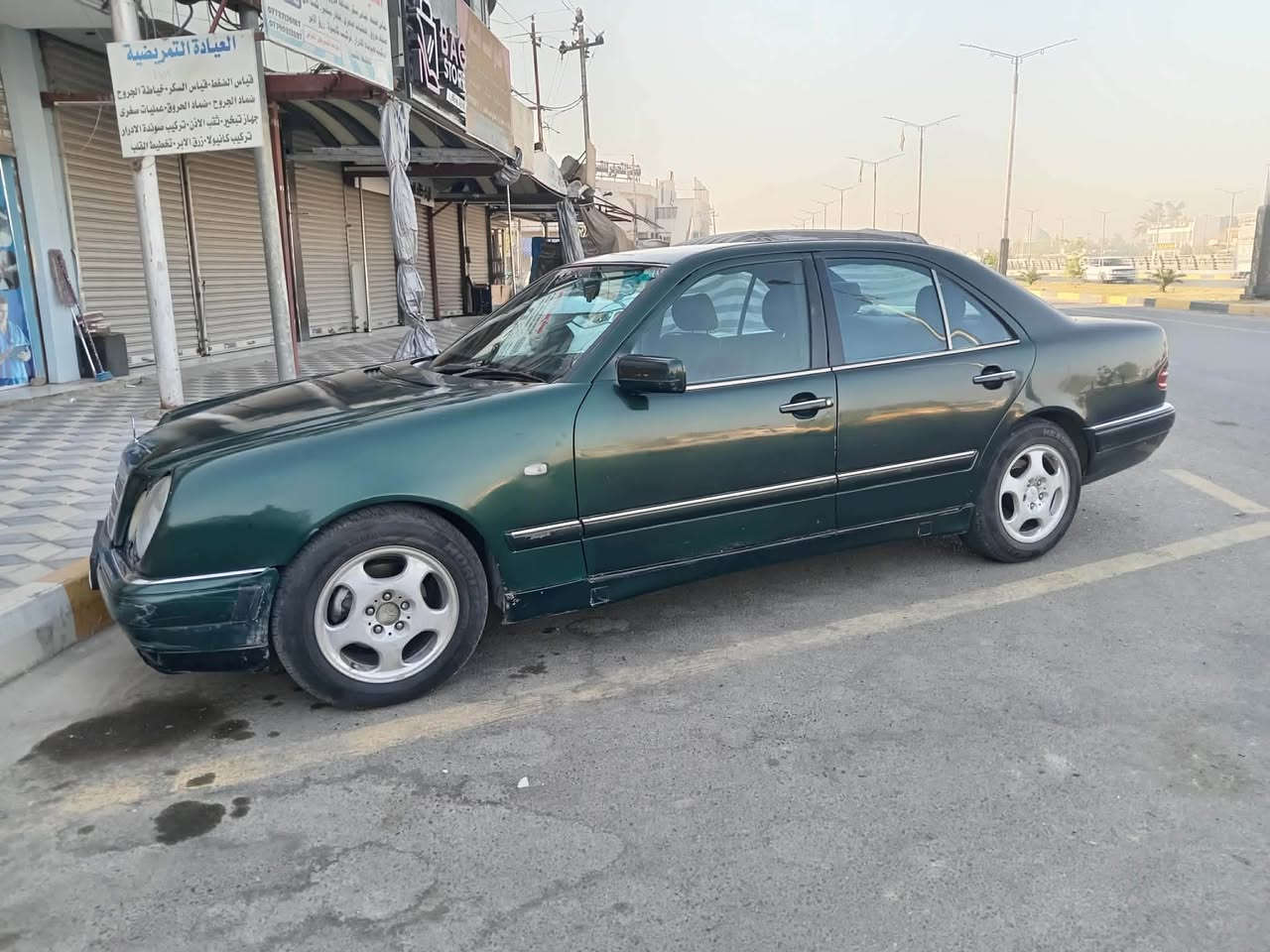 للبيع او مراوس مارسيدس ام عيون 1996 بأسمي رقم بغداد
محرك 4 سلندر  تبريد جاهز نقص راديتر ، بيها طخه من جهة اليسره تخم تاير جديد صدر جديد سعرها 55 ورقة و بيها مجال بسيط 
مكاني ديالى الخالص رقم الهاتف
***********
***********
