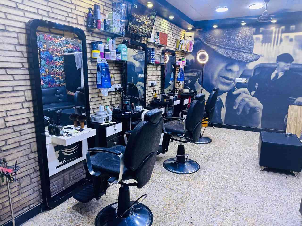 البيع ميز مري عدد٣
كراسي عدد٣ 
رف عدد٦
عربانه عدد٣
بلازمه 
***********
