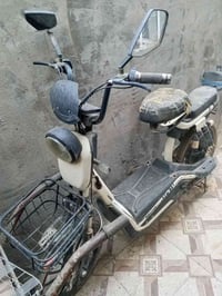 دراجة كهربائية • بطاريات عطلانه • كفرها نضيف