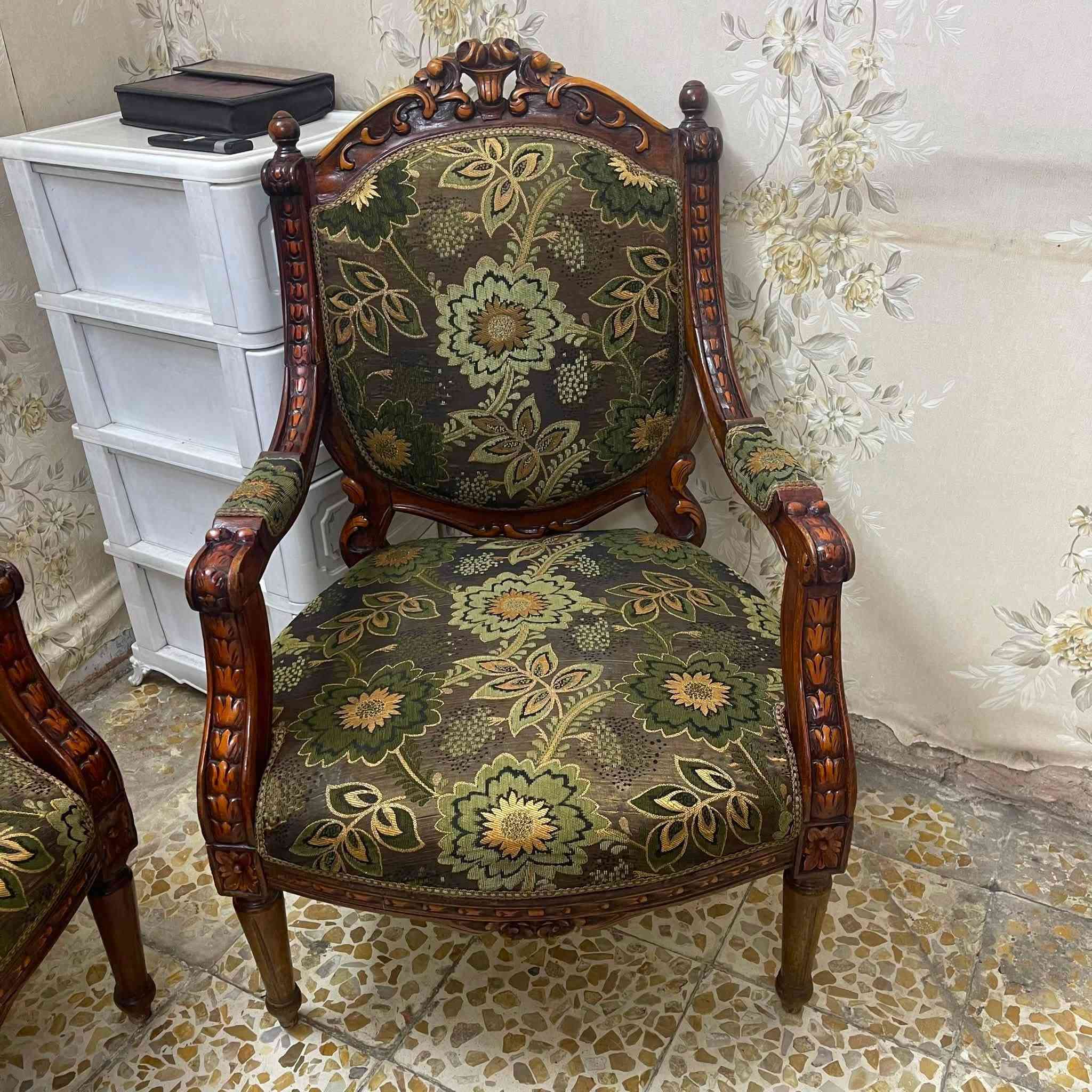 تخم عشر مقاعد قنفات اثنين واربع كراسي نضيف صاج ب٣٧٥ للاستفسار***********

