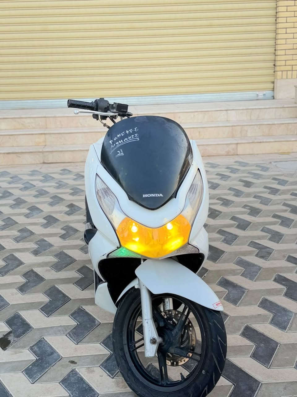 سلام عليكم دراجه pcx  جيل لأول ياباني   نوزل خطين ستان كهربائي حساس ازدحام  شلعه معدل خير من الله دراجه  جديده مال رمبه  المكينه 150  السعر مليون 300  وبيه مجال  مكان بغداد رقم ***********
