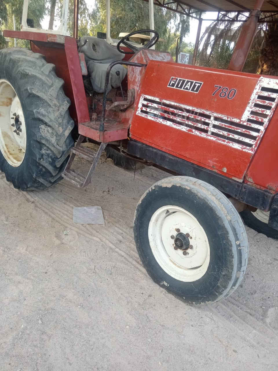 السلام عليكم مكينه للبيع فيات 780 العنوان نجف رقم الهاتف***********
