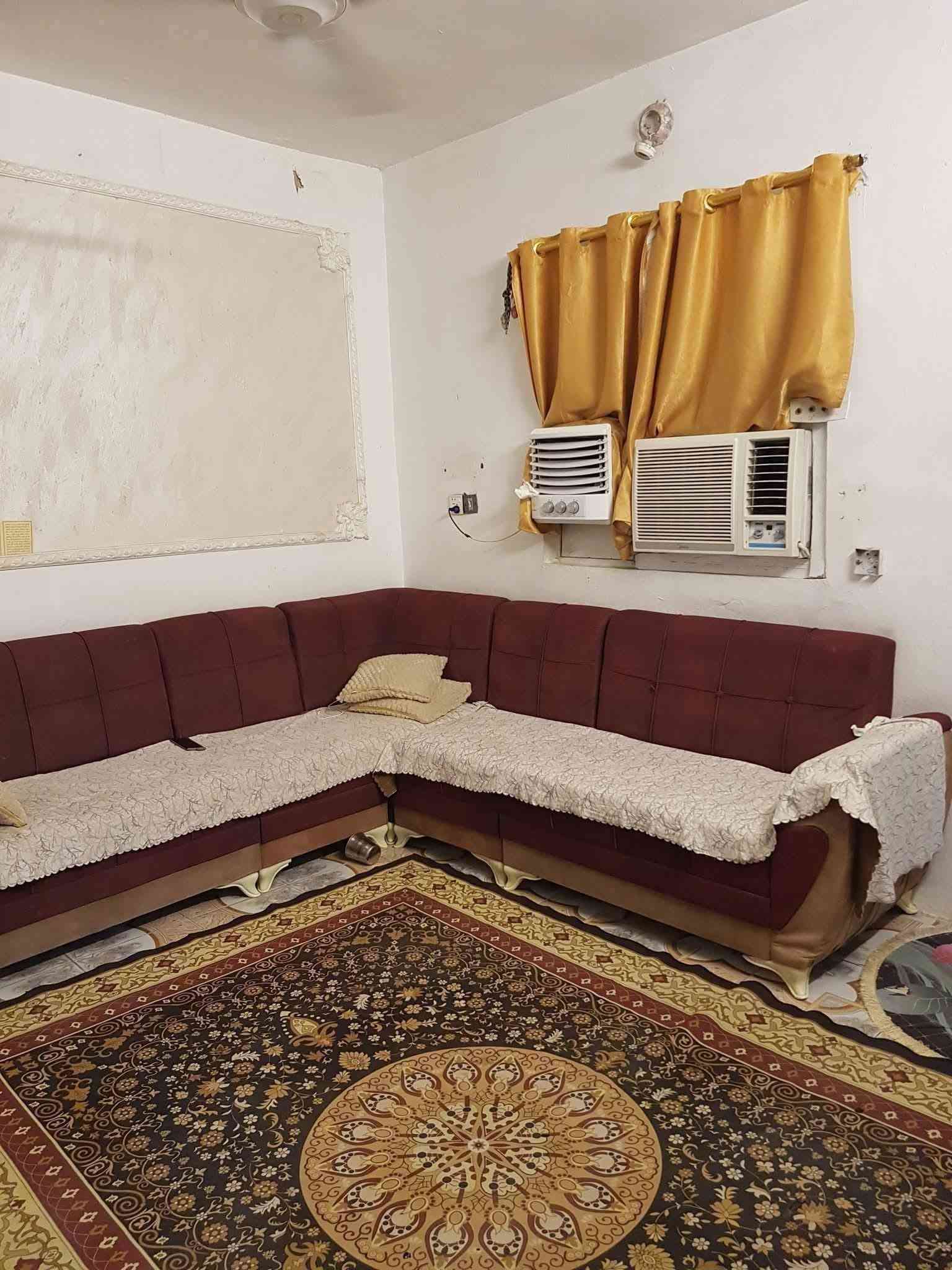بيت البيع مساحته 👈120👉 متر قاط واحد👉 وكو غرفه فوك عوزها بس صب السكف مالها يصير قاط ونص غرفه نوم وستقبال ومطبخ وحولي وترك وكراج الرضيه سراميك الصطح مطبك شتايكر مجاري ريسيه كهرباء ماي سحب جاهز البيت👈 البناء بلوك👉 👈بلزراعي مال بيت ضيفان👉 ثاني فرع بلزراعي شارع مالته مفتوح👈 العنوان بغداد منطقت بوب الشام 👉جاي من القوس ع يدك اليمنه البيت كامل مكمل من كلشي جيب غراضك وكعد كبل بي 👈السعر 50👉 بي مجال 👉 ا مايرهم قصط ولا مقدمه حاضر فلوسه البيت ليريد يشوف البيت من داخل ومن خارج يدخل علي خاص ادزله مقطع فيديو مال البيت مصوره مقطع فيديو كامل اتصال برقمي او خاص عادي بي وقت *********** واتساب👉
