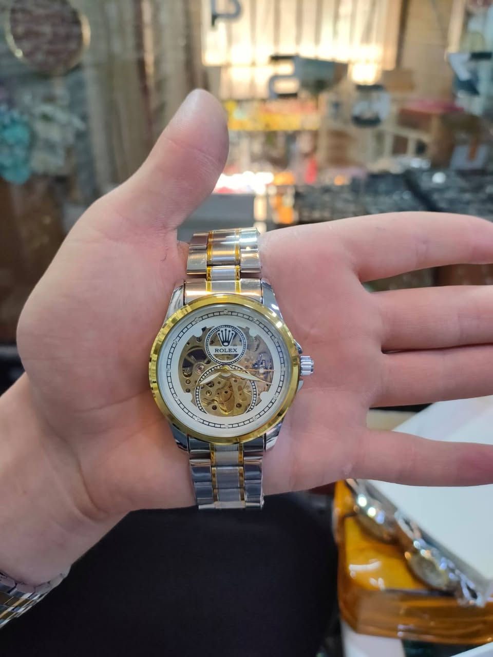 سلام عليكم اخوان
ساعات رولكس أوتماتيك ⌚

سلستيل طلاء ثابت 

ختومات كاملة

مكينة ياباني نحاس شرط

وزن ثقيل

ضمان سنة

يجي مع الساعة👇

1- علبة رولكس 

2-تغليف العلبة رولكس 

3-كارت الضمان رولكس 

4-علاكة رولكس 

***********
